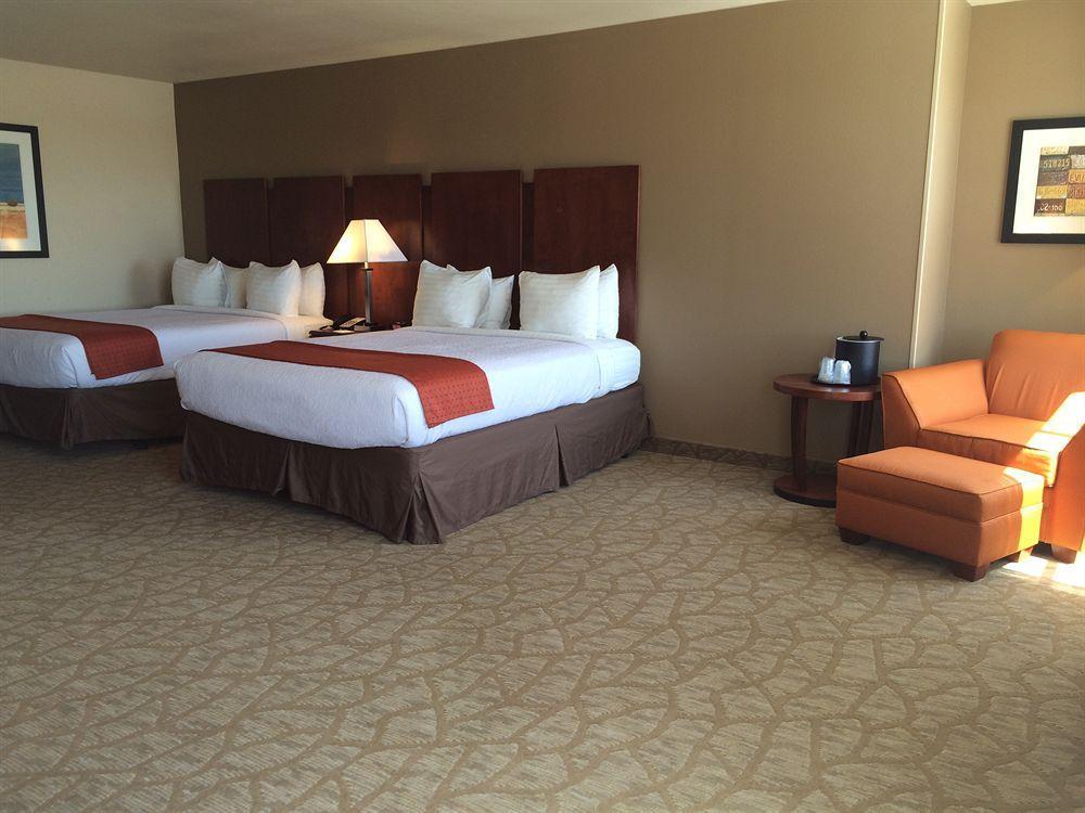Holiday Inn Roswell By Ihg Exterior photo